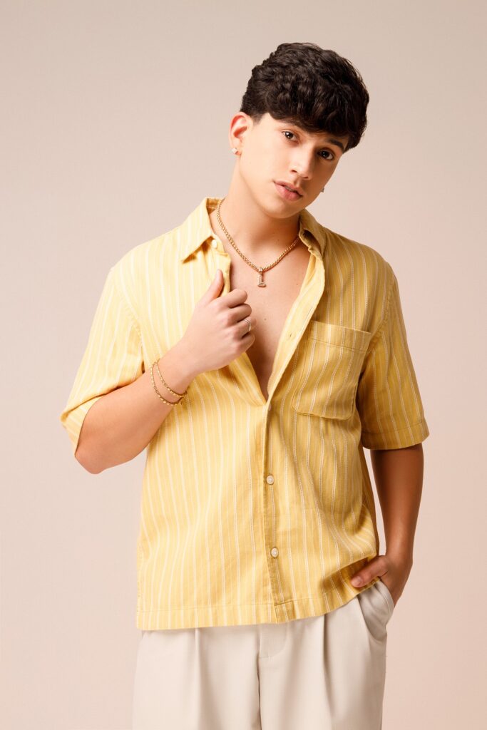 leo-foguete-dispara-e,-com-um-ano-de-carreira,-emplaca-tres-gravacoes-entre-as-50-musicas-mais-ouvidas-no-brasil