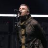 Homem morre após cair de arquibancada em show do Oasis em Londres