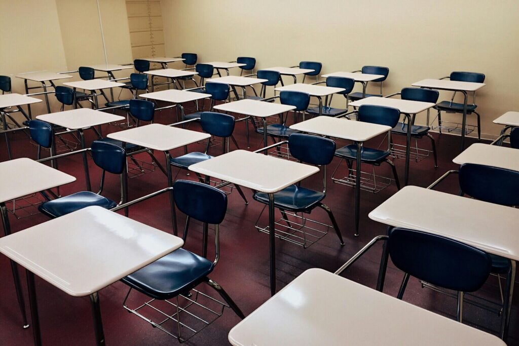 e-#fake-que-governo-e-escolas-firmaram-parceria-para-contratacoes-com-salarios-a-partir-de-r$-3,8-mil;-trata-se-de-golpe