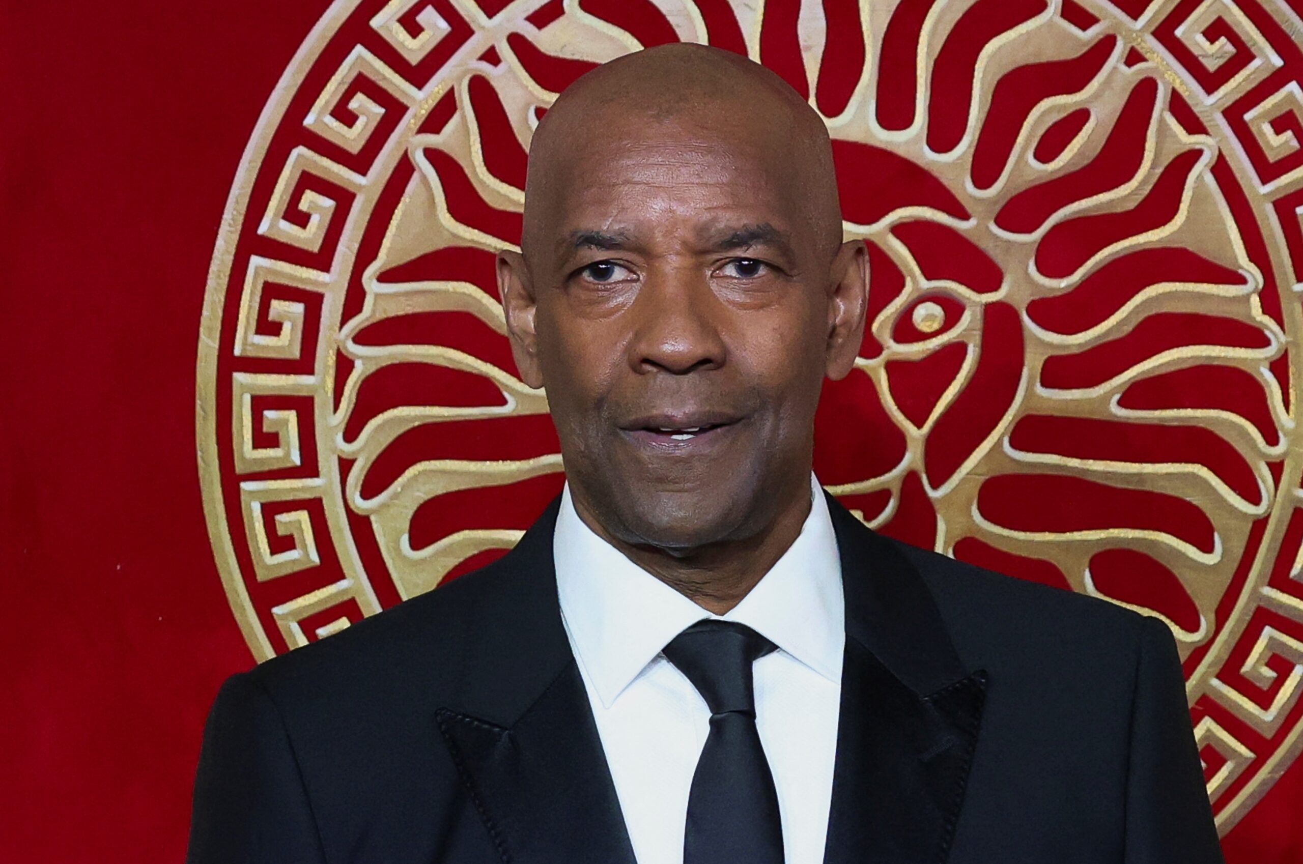 denzel-washington-diz-que-nao-vai-mais-ao-cinema-e-parou-de-ver-filmes:-‘estou-cansado’