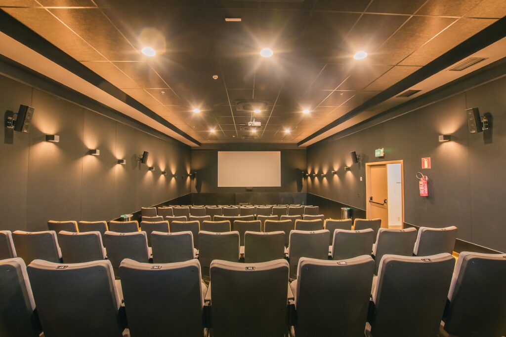 carteira-nacional-do-professor-dara-desconto-em-shows,-cinemas-e-hoteis;-saiba-como-solicitar-documento