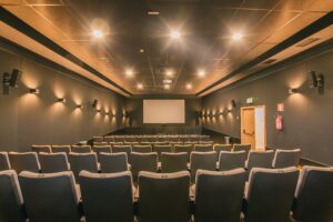 carteira-nacional-do-professor-dara-desconto-em-shows,-cinemas-e-hoteis;-saiba-como-solicitar-documento