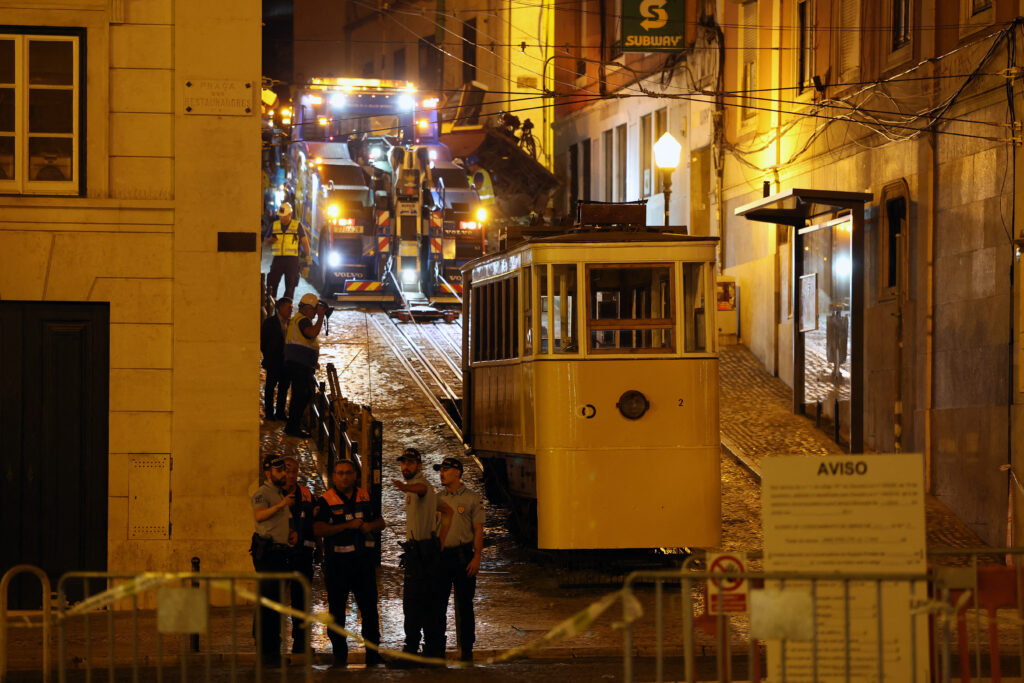 tragedia-no-elevador-da-gloria-foi-provocada-por-‘desconexao’-de-cabo-entre-as-cabines
