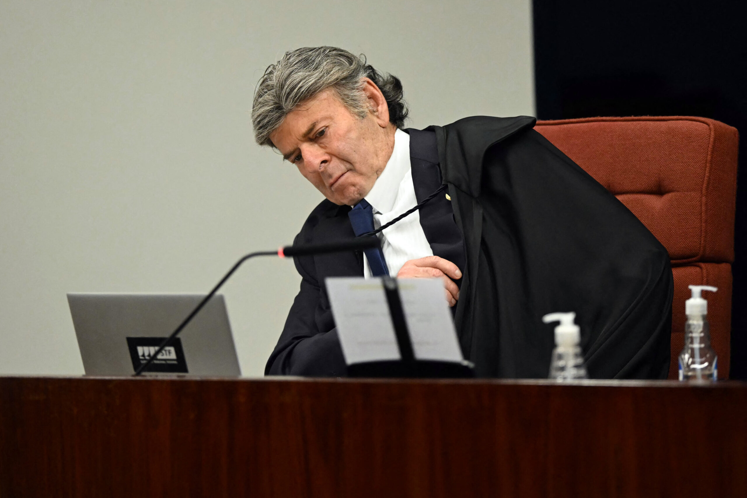 julgamento-no-stf:-fux-supera-moraes-e-empata-com-bolsonaro-nas-redes