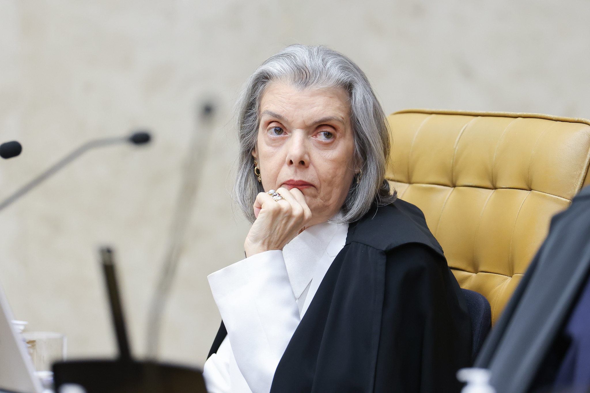 mal-ou-mau?-a-aula-de-portugues-no-voto-da-ministra-carmen-lucia