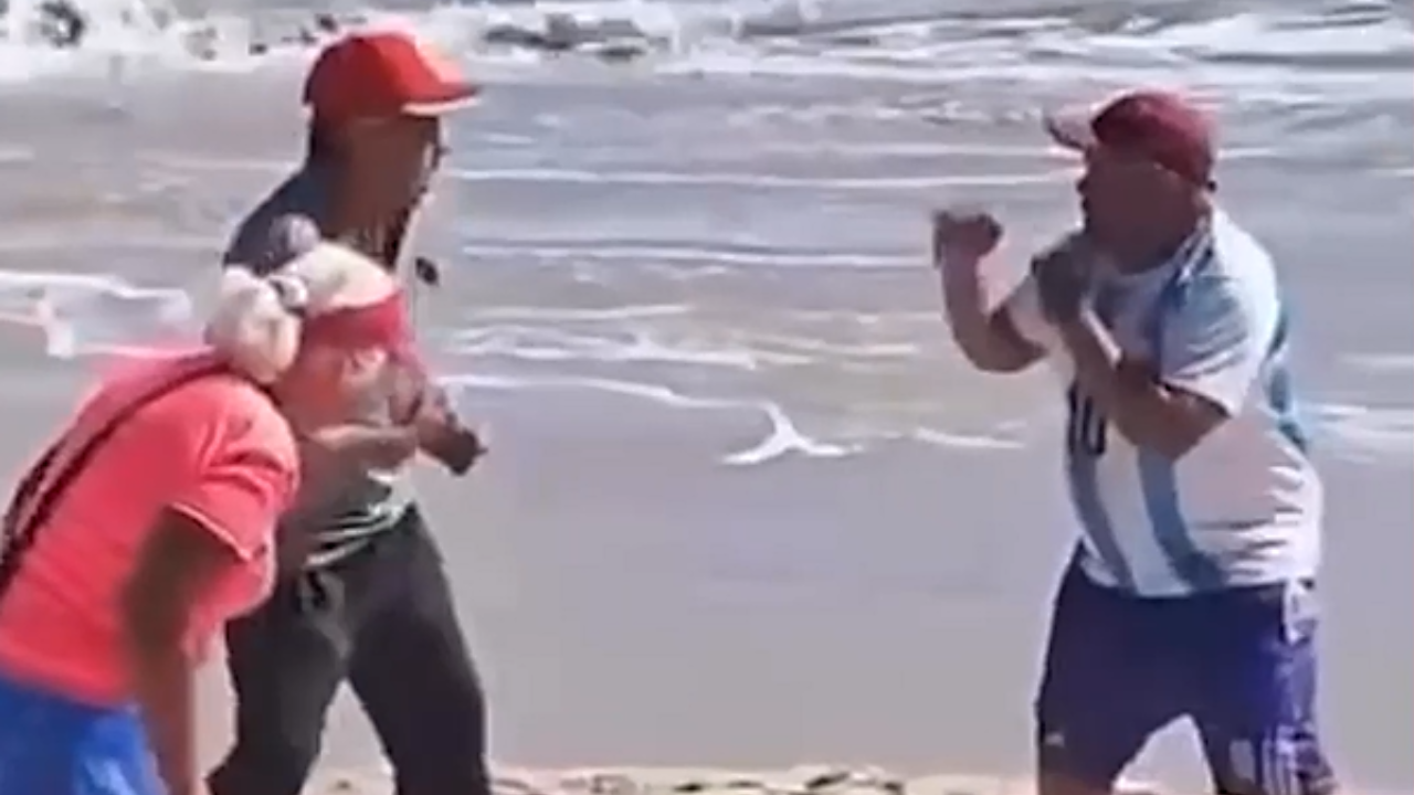 video:-briga-por-espaco-na-areia-termina-em-confusao-em-florianopolis