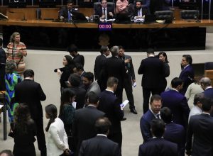 governo-ainda-avalia-se-vai-ao-supremo-por-iof,-diz-agu