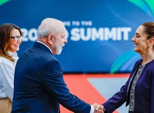 em-meio-a-tarifaco,-lula-fala-com-presidente-do-mexico-e-propoe-ampliar-negocios