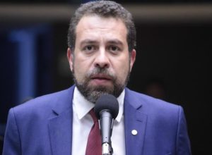 boulos-propoe-projeto-para-taxar-big-techs-por-uso-de-dados-pessoais