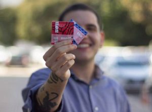 ‘tex’,-nova-camisinha-texturizada-do-sus,-e-aposta-para-estimular-uso-de-preservativos