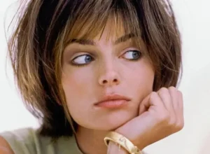 a-supermodelo-que-foi-simbolo-anticomunista-na-infancia-e-virou-voz-do-envelhecimento-natural