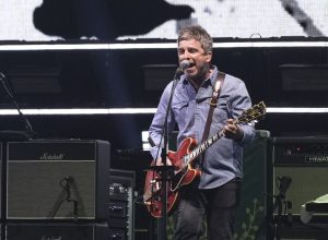 noel-gallagher,-do-oasis,-sobre-turne-apos-hiato-de-16-anos:-‘e-otimo-estar-de-volta-em-uma-banda-com-o-liam’