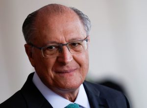 alckmin-nega-relacao-entre-condenacao-de-bolsonaro-e-tarifa-dos-eua