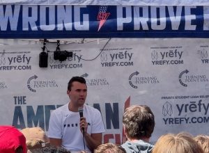 ‘prove-que-estou-errado’:-como-charlie-kirk-agiu-nas-universidades-e-virou-fenomeno-do-conservadorismo-jovem-nos-eua